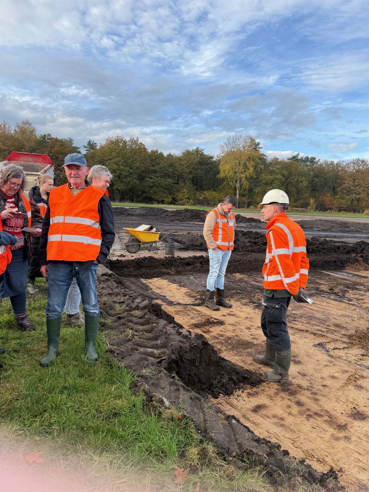 de archeoloog geeft uitleg